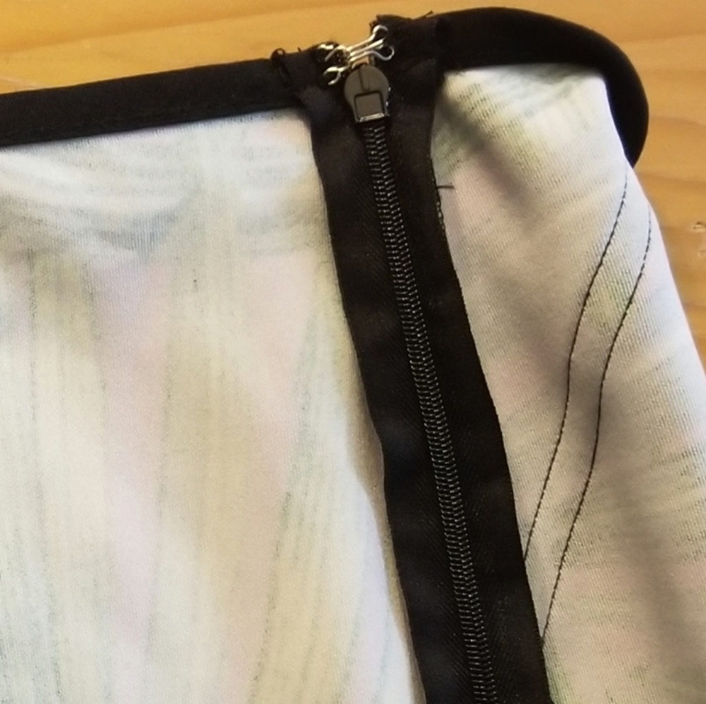 Tropical pencil skirt with sleeveless top - Picture 5 of 6